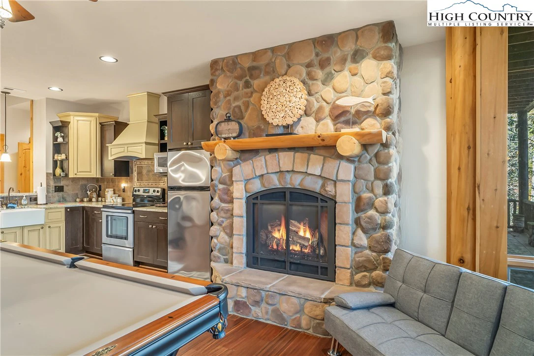 Image number 7 for the current listing