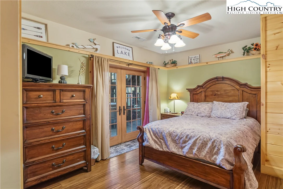 Image number 10 for the current listing