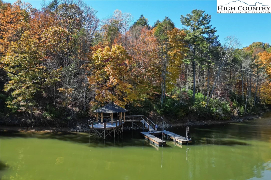 Image number 17 for the current listing