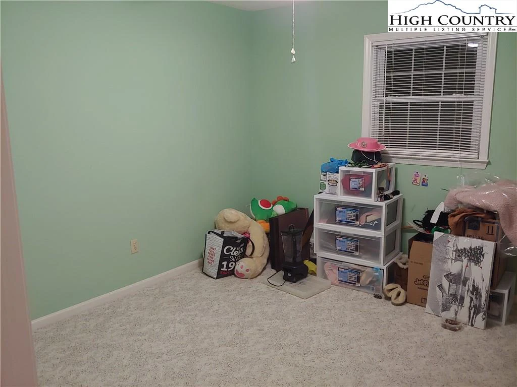Image number 3 for the current listing