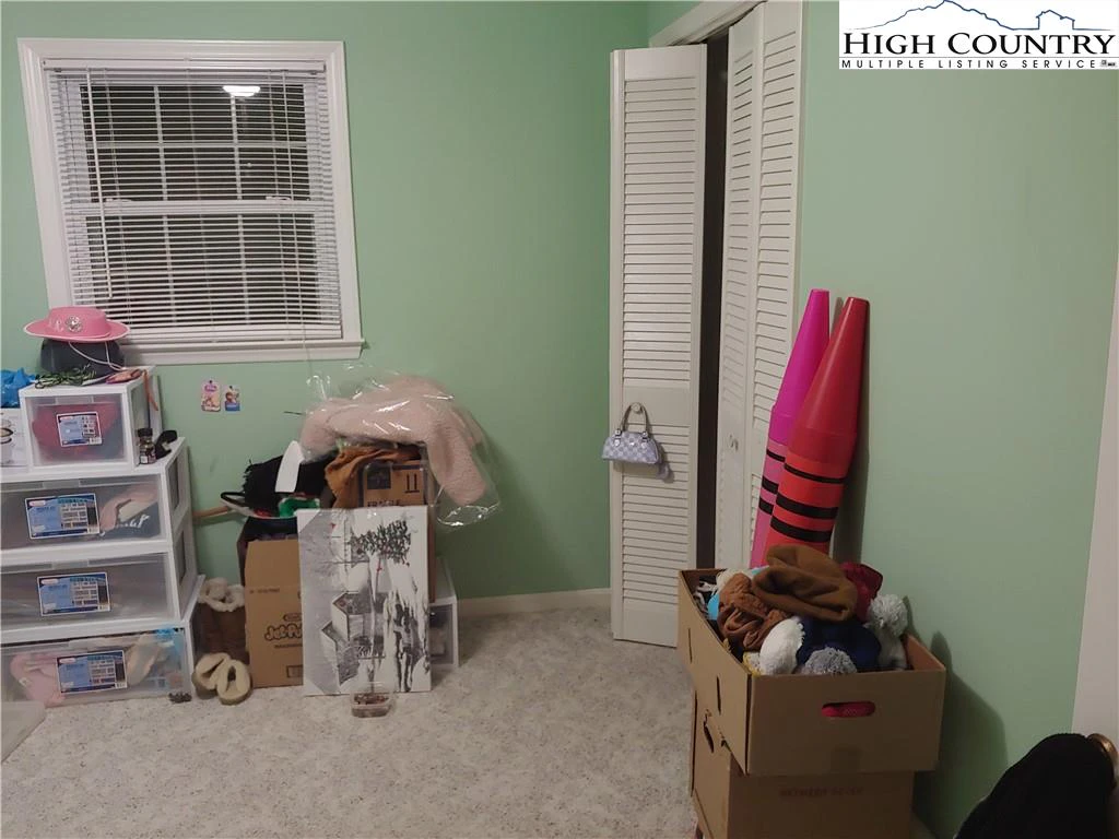 Image number 4 for the current listing