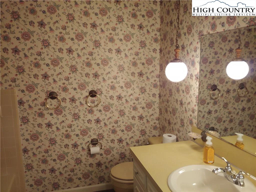 Image number 5 for the current listing