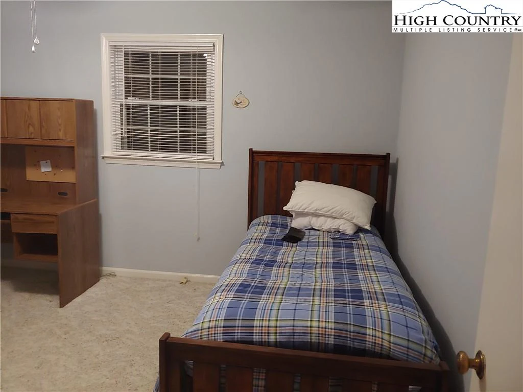 Image number 8 for the current listing