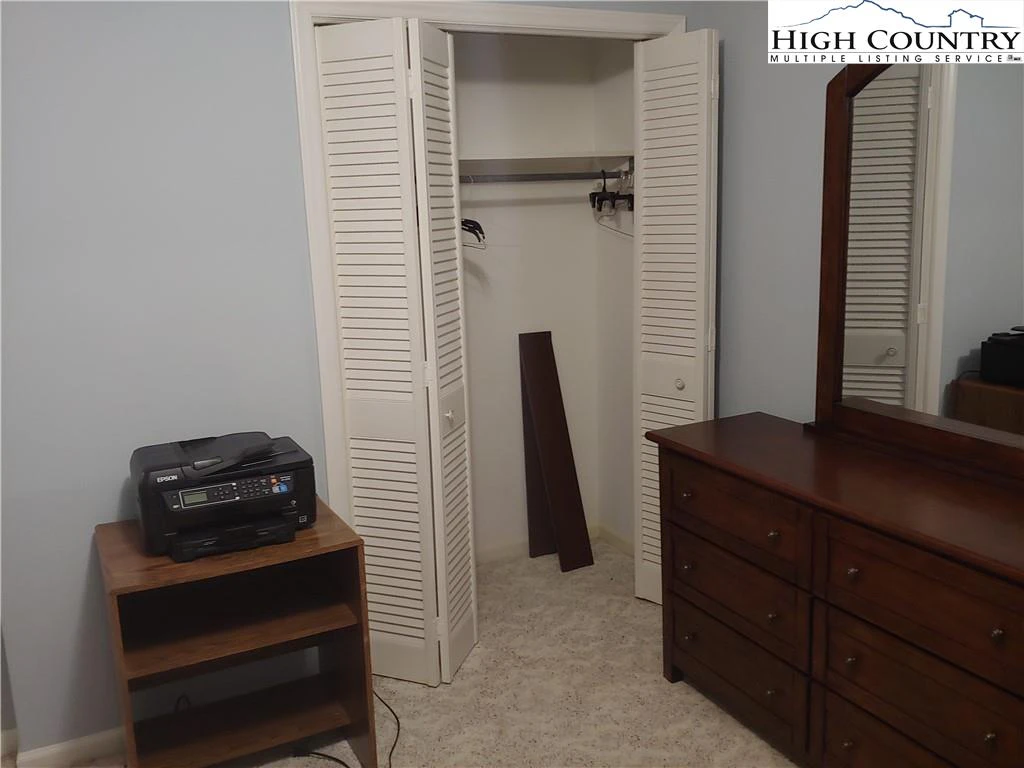 Image number 9 for the current listing