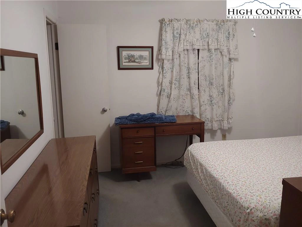 Image number 12 for the current listing