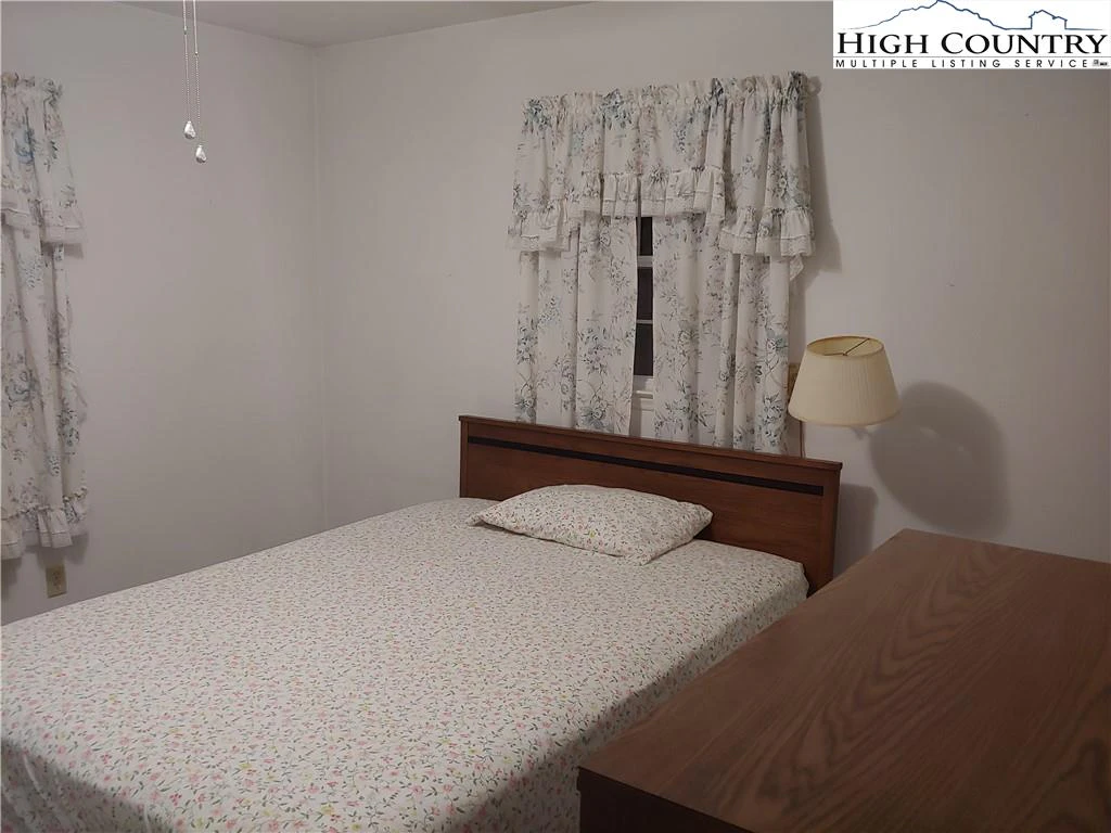 Image number 13 for the current listing