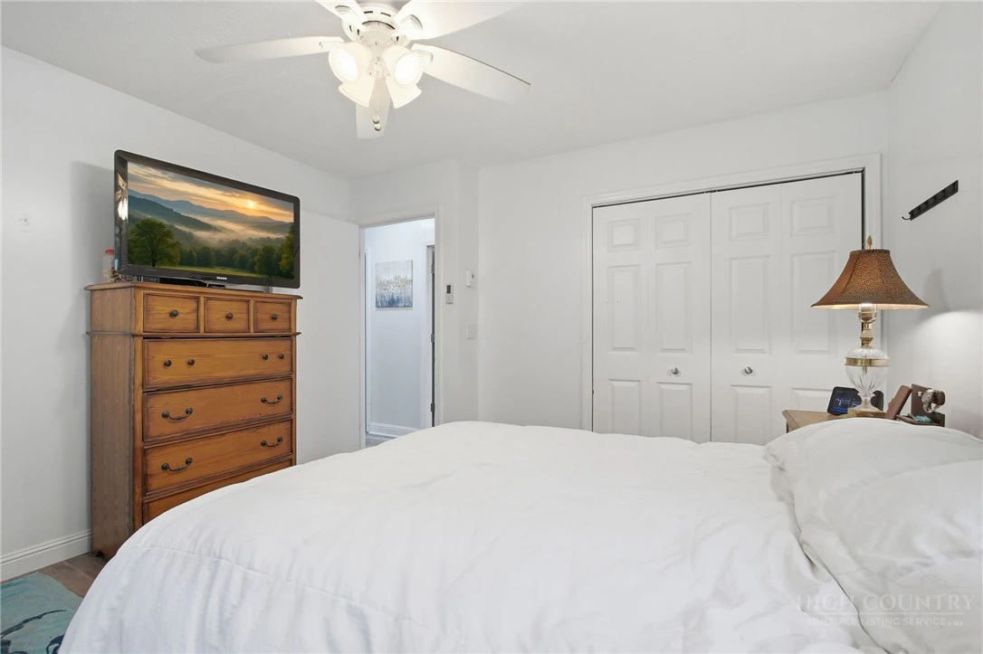 Image number 13 for the current listing