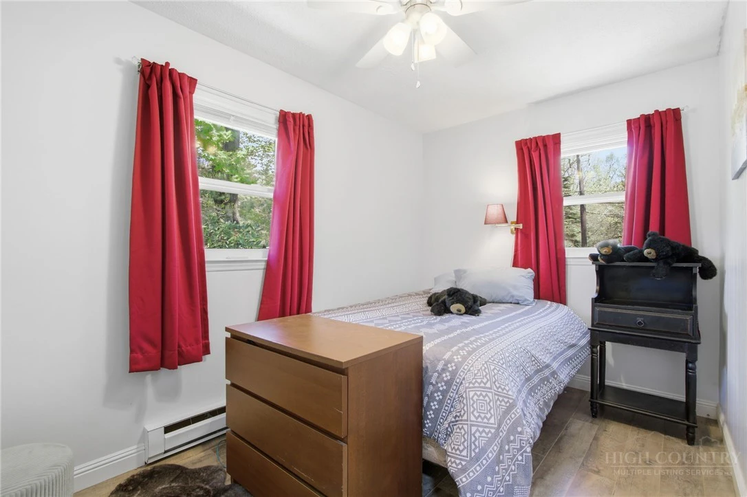 Image number 3 for the current listing