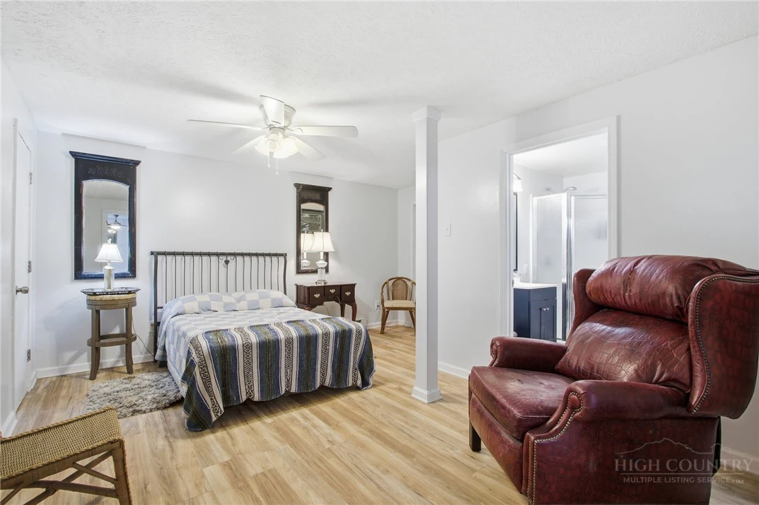 Image number 5 for the current listing
