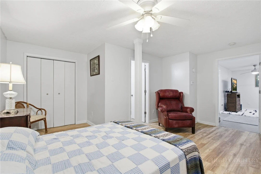 Image number 6 for the current listing