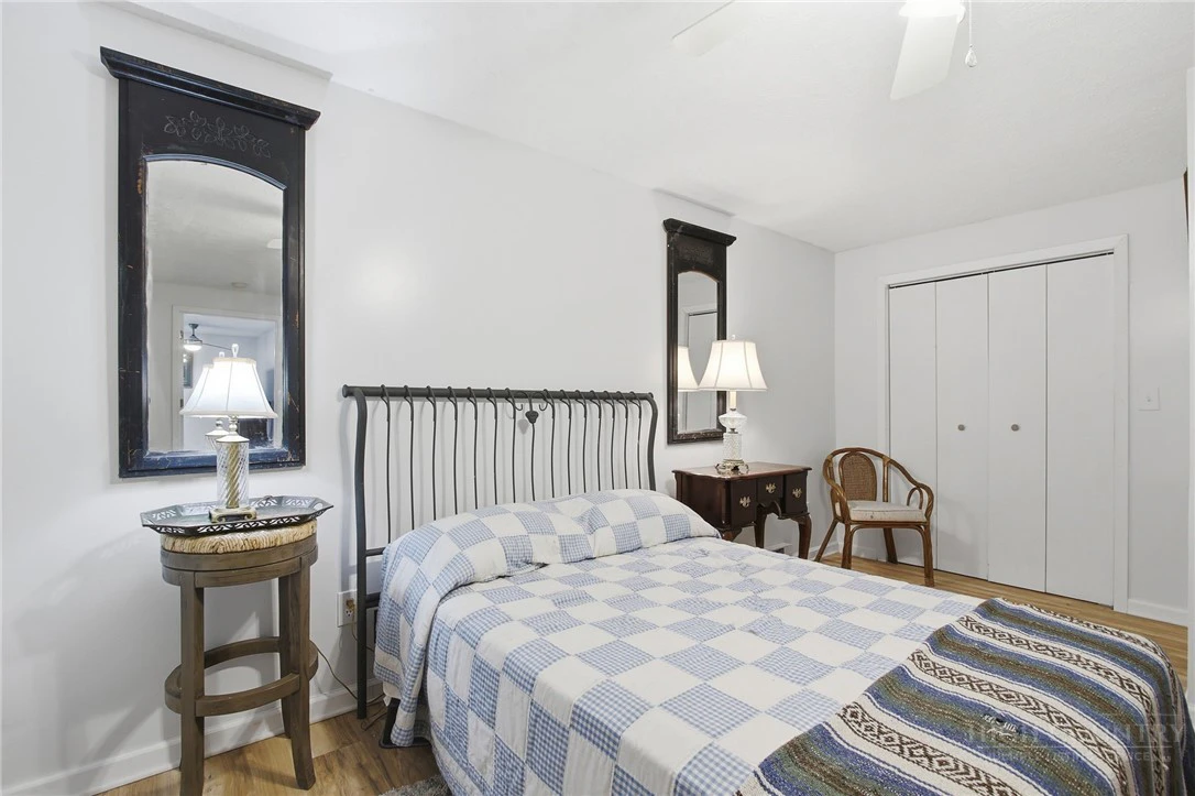 Image number 7 for the current listing