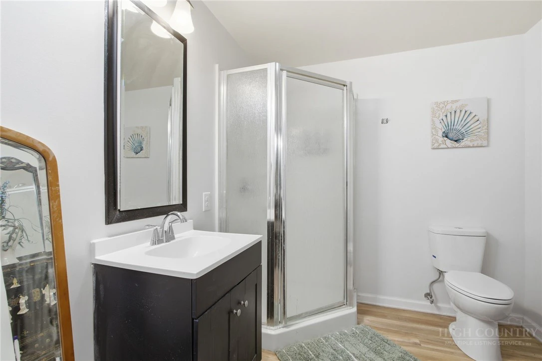 Image number 8 for the current listing