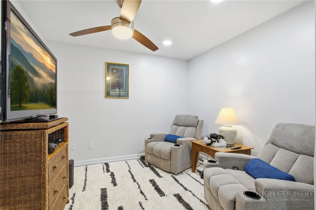 Image number 10 for the current listing