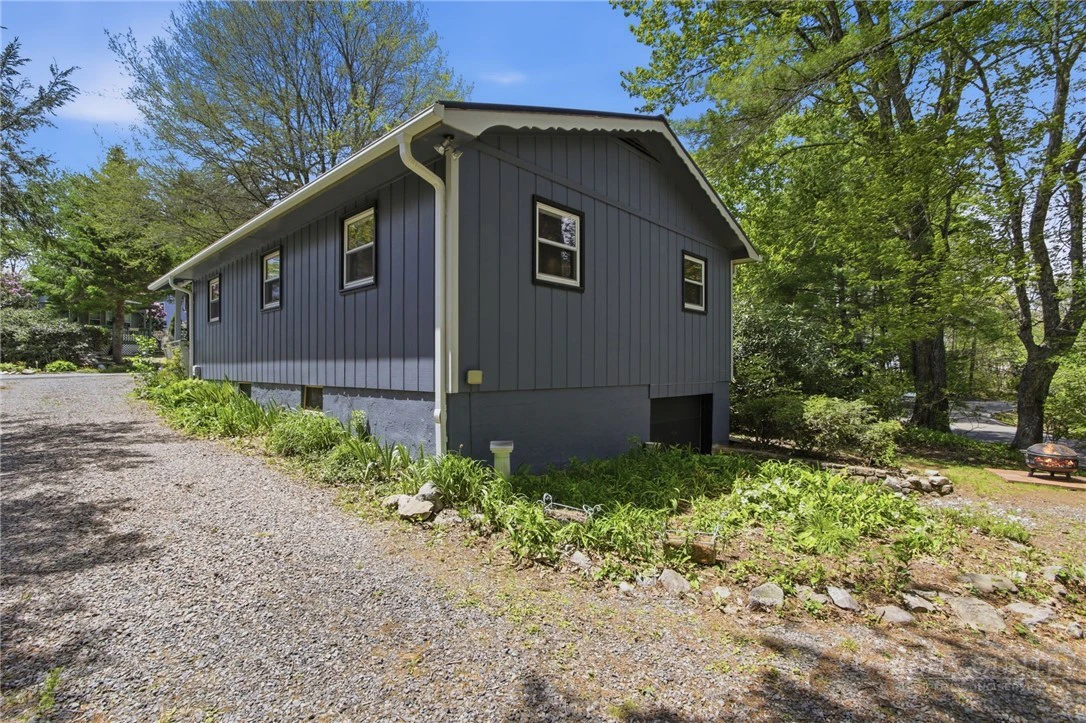 Image number 16 for the current listing