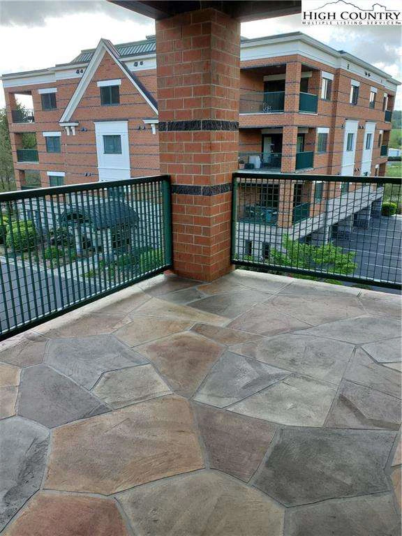 Image number 11 for the current listing