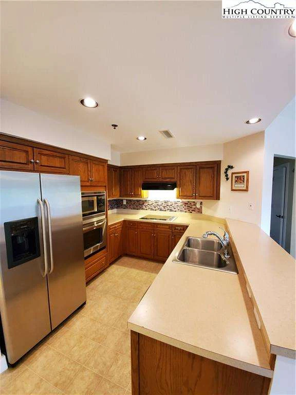 Image number 4 for the current listing