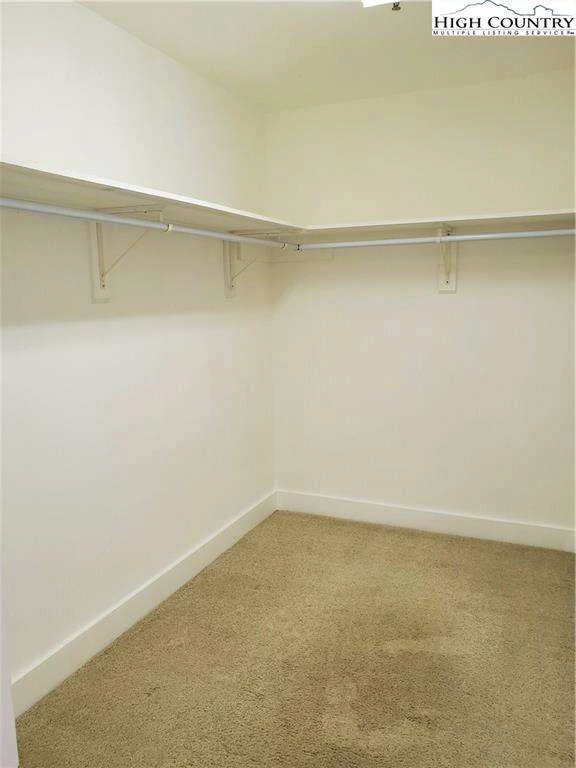Image number 8 for the current listing