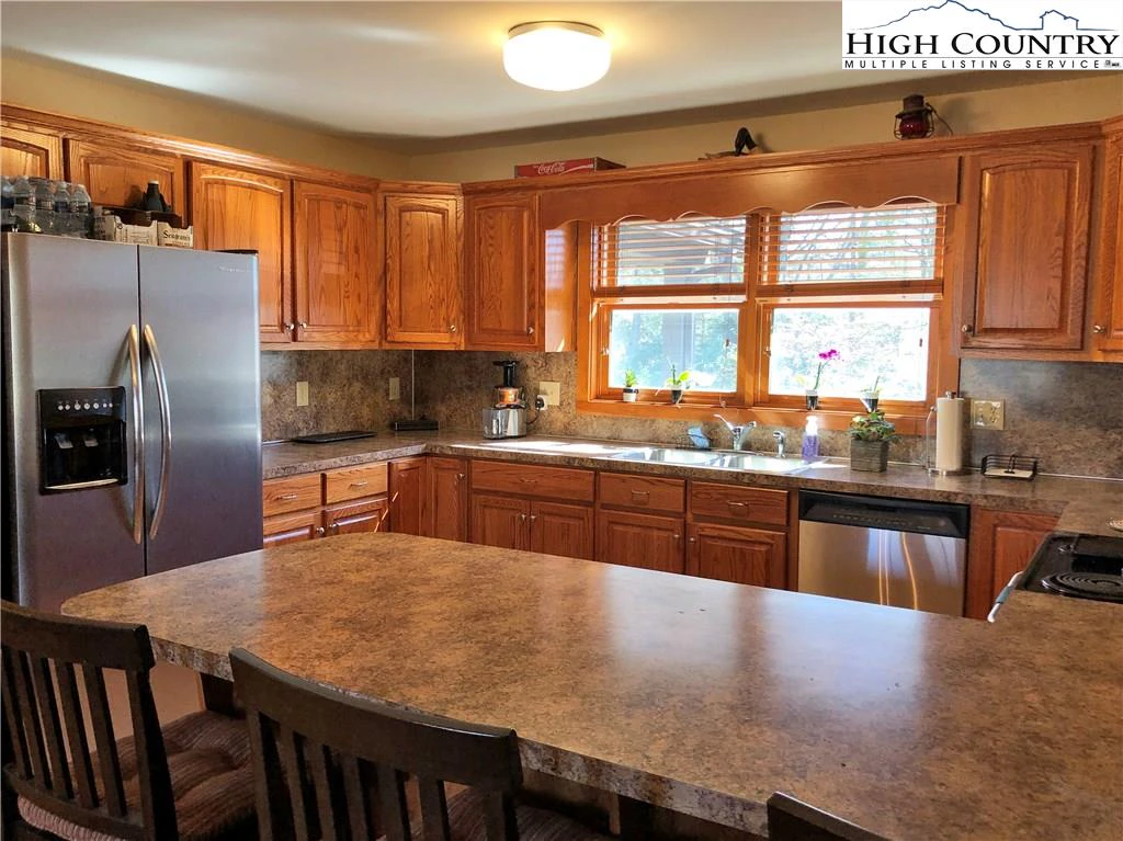 Image number 13 for the current listing