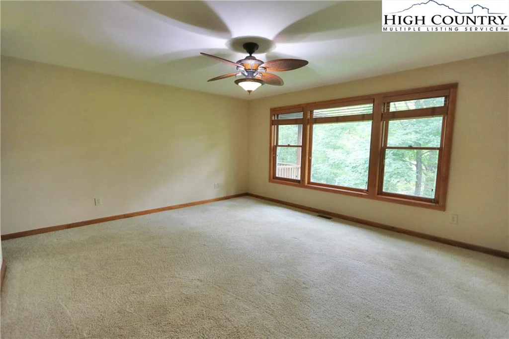 Image number 3 for the current listing