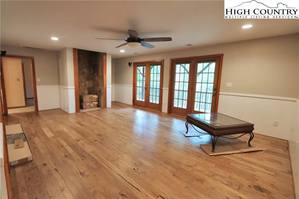 Image number 6 for the current listing