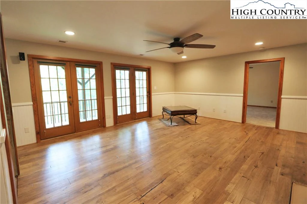 Image number 7 for the current listing