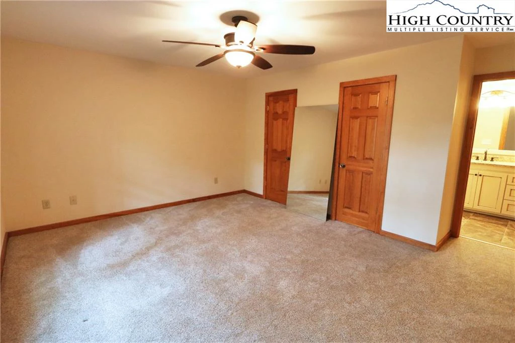 Image number 8 for the current listing