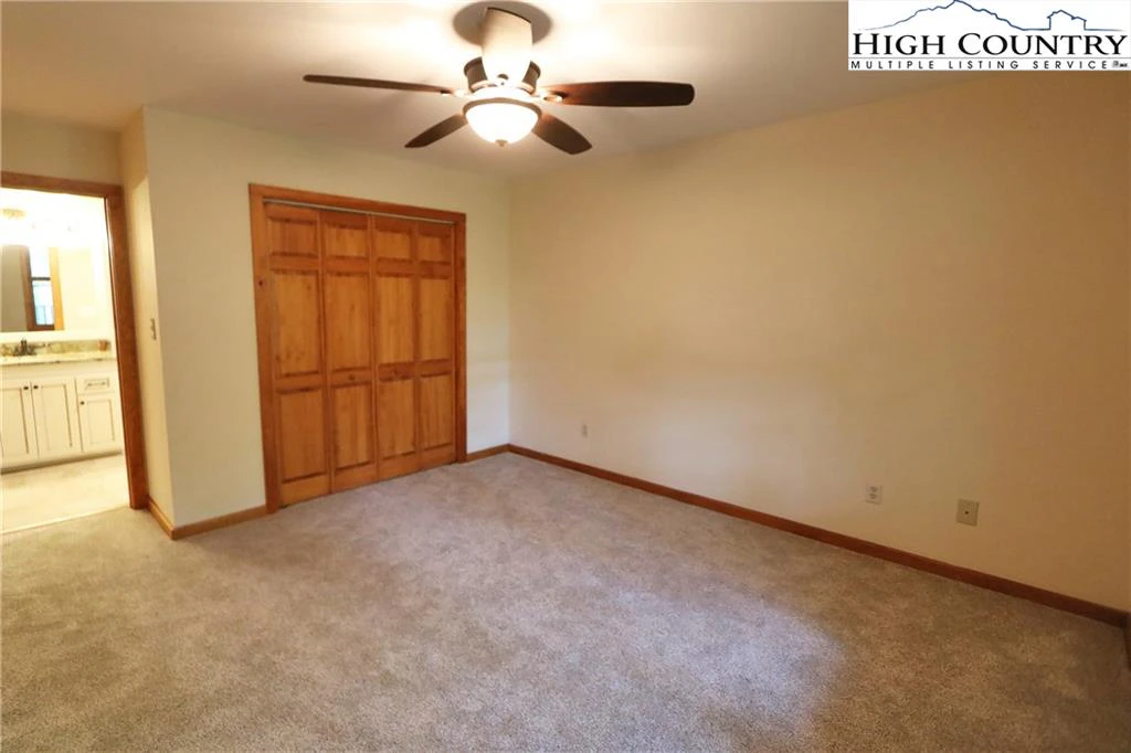 Image number 11 for the current listing