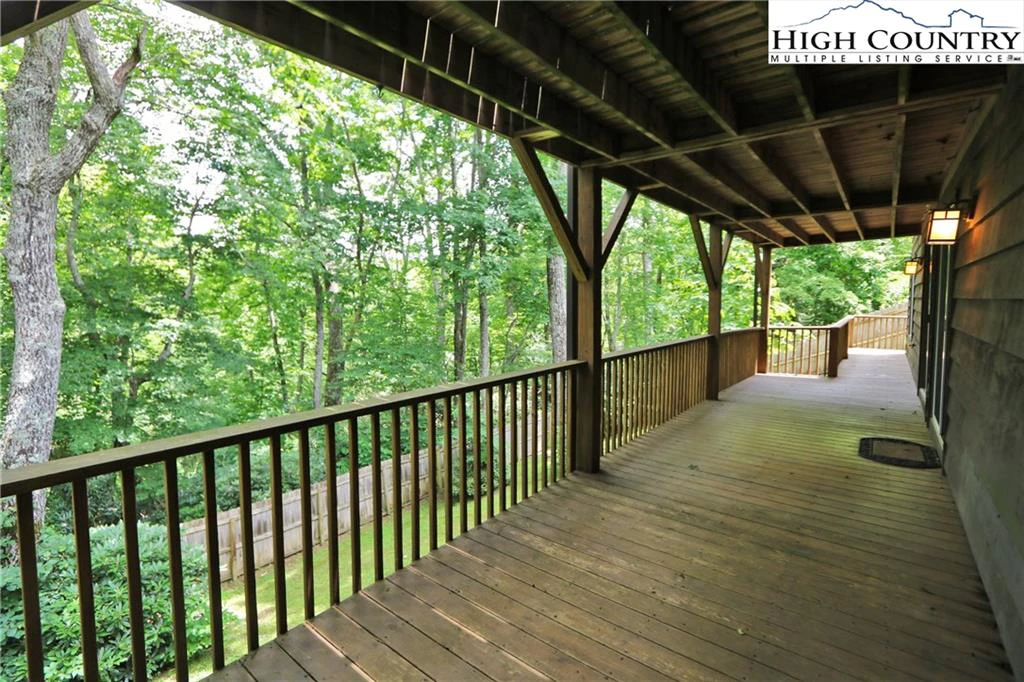 Image number 17 for the current listing