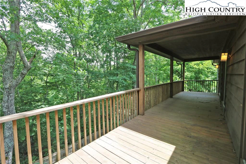 Image number 18 for the current listing