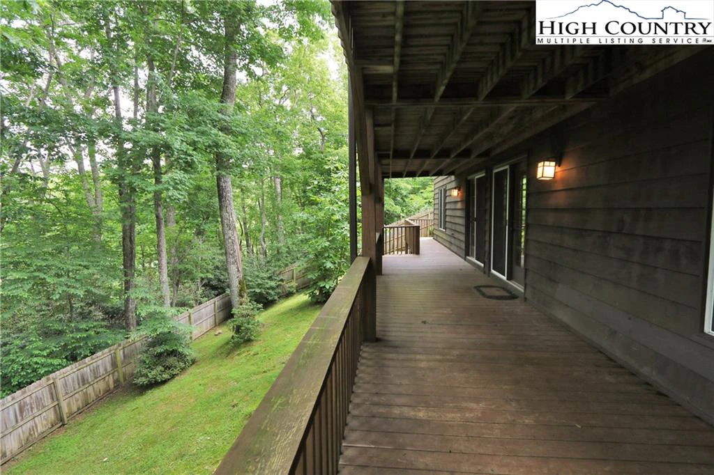 Image number 19 for the current listing