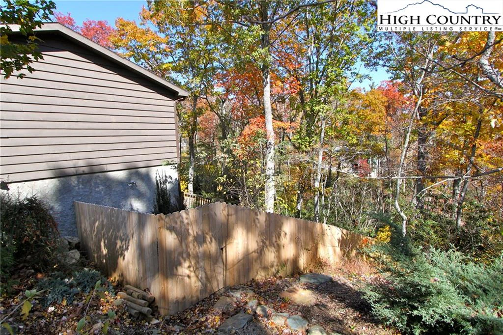Image number 20 for the current listing