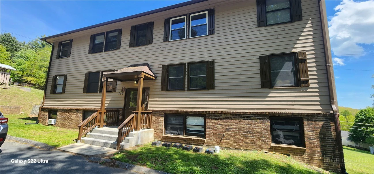 Image number 1 for the current listing