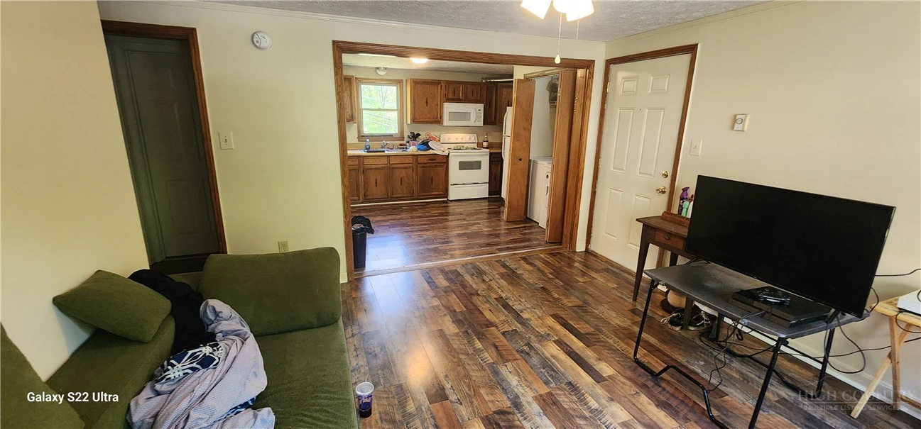 Image number 4 for the current listing
