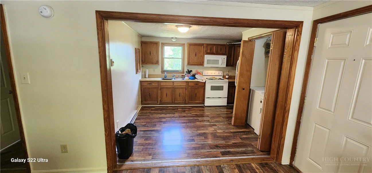 Image number 5 for the current listing