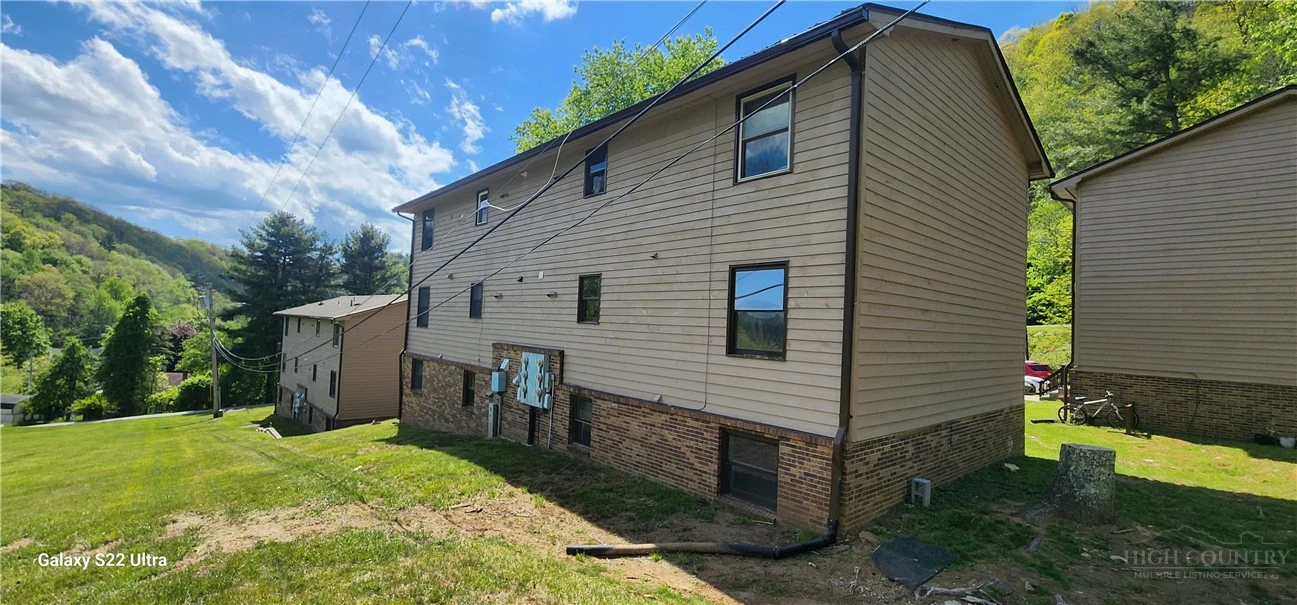 Image number 13 for the current listing