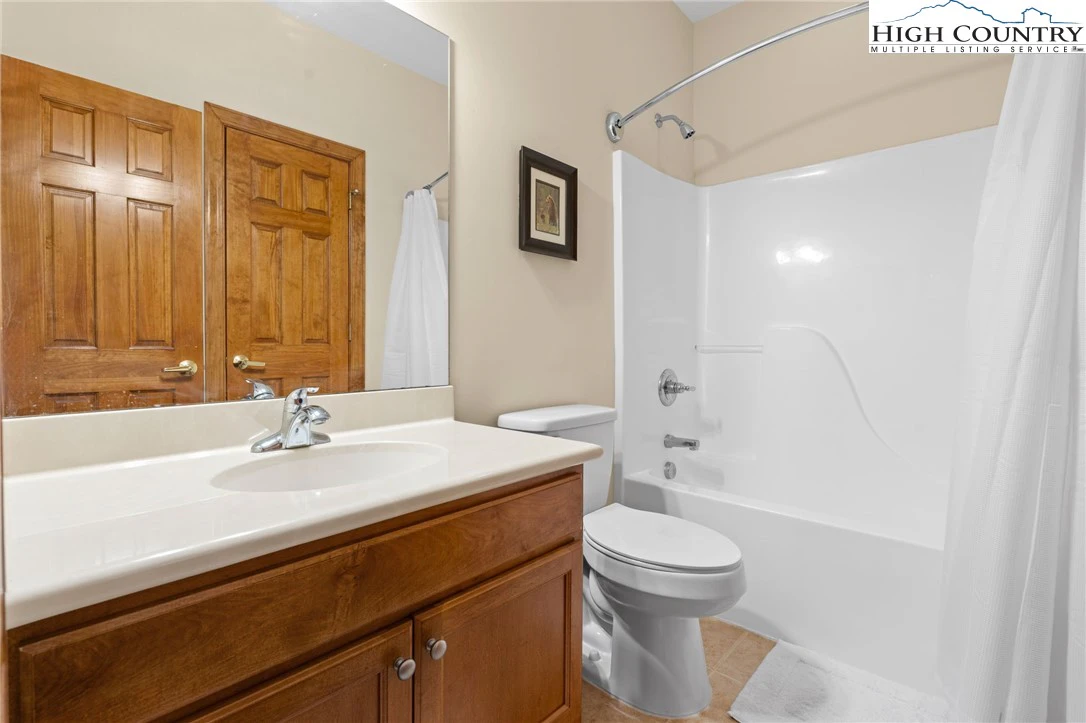 Image number 7 for the current listing