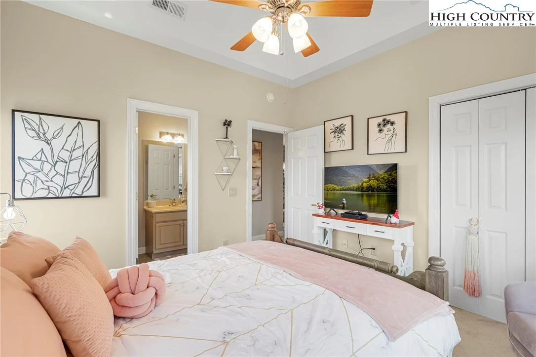 Image number 5 for the current listing