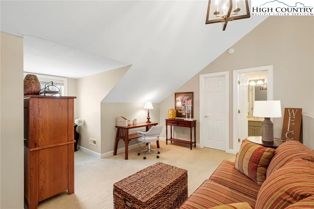 Image number 9 for the current listing