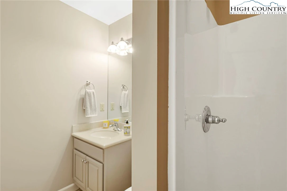 Image number 2 for the current listing