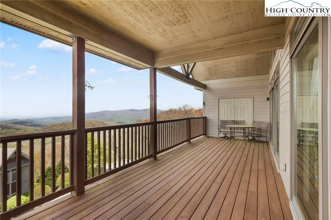 Image number 14 for the current listing