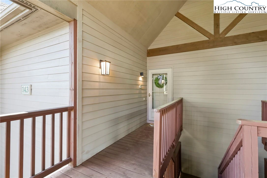 Image number 19 for the current listing