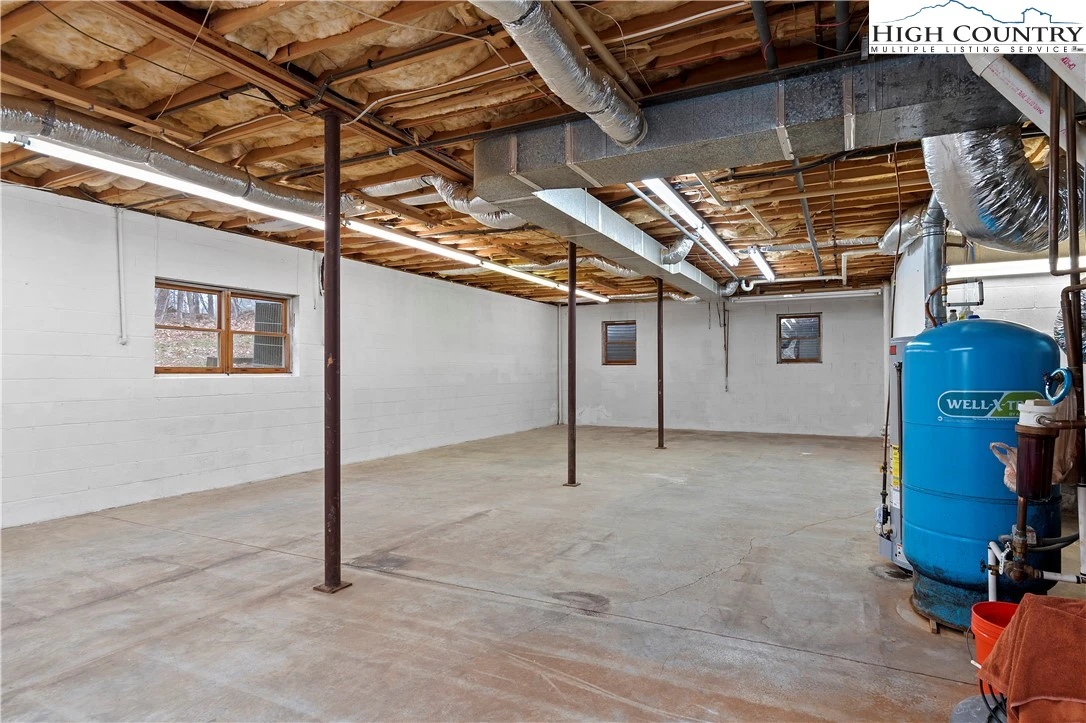 Image number 17 for the current listing