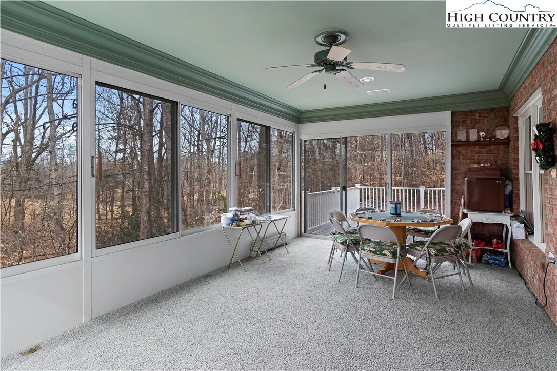 Image number 14 for the current listing