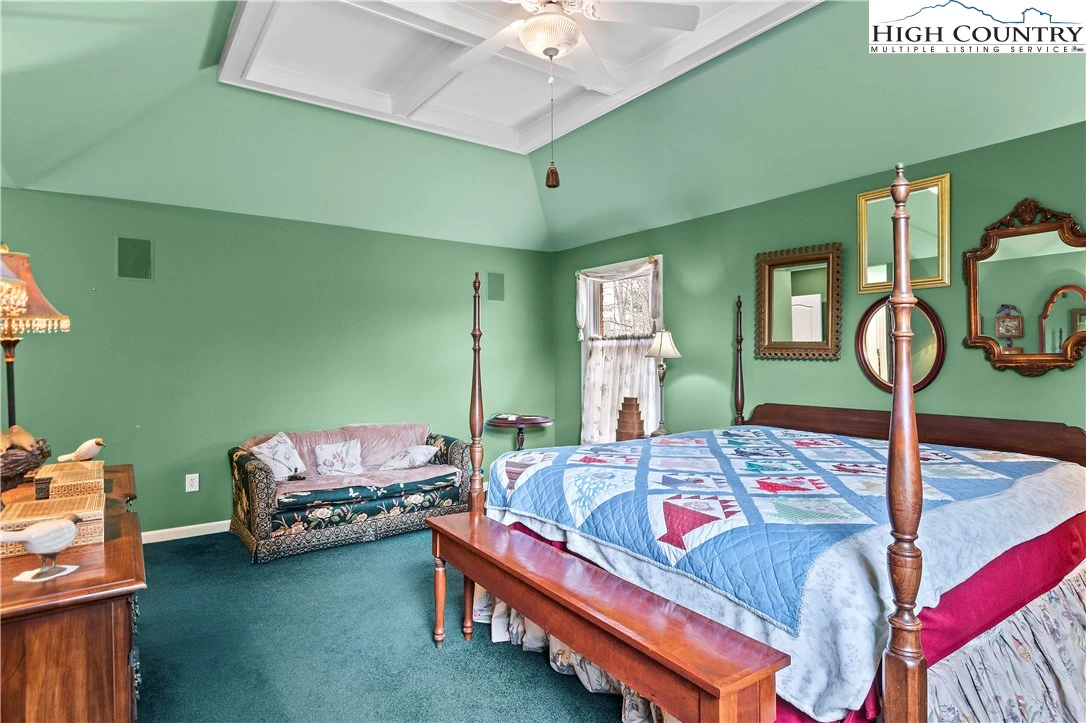 Image number 4 for the current listing