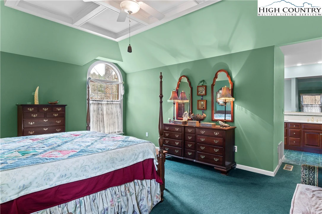 Image number 5 for the current listing