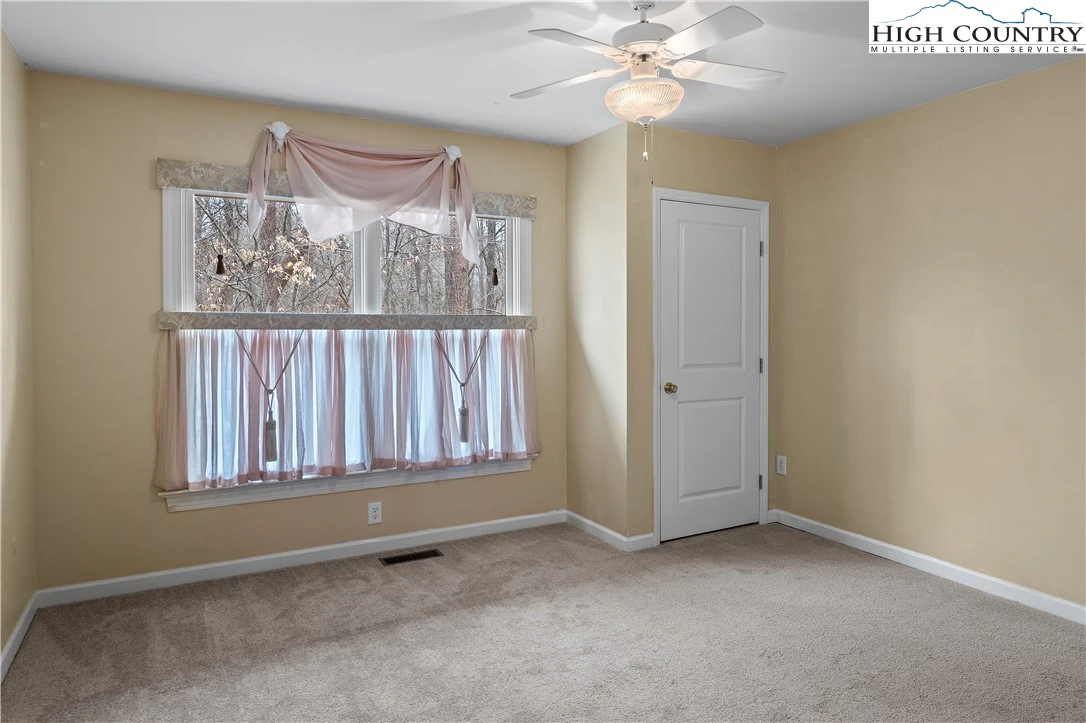 Image number 9 for the current listing