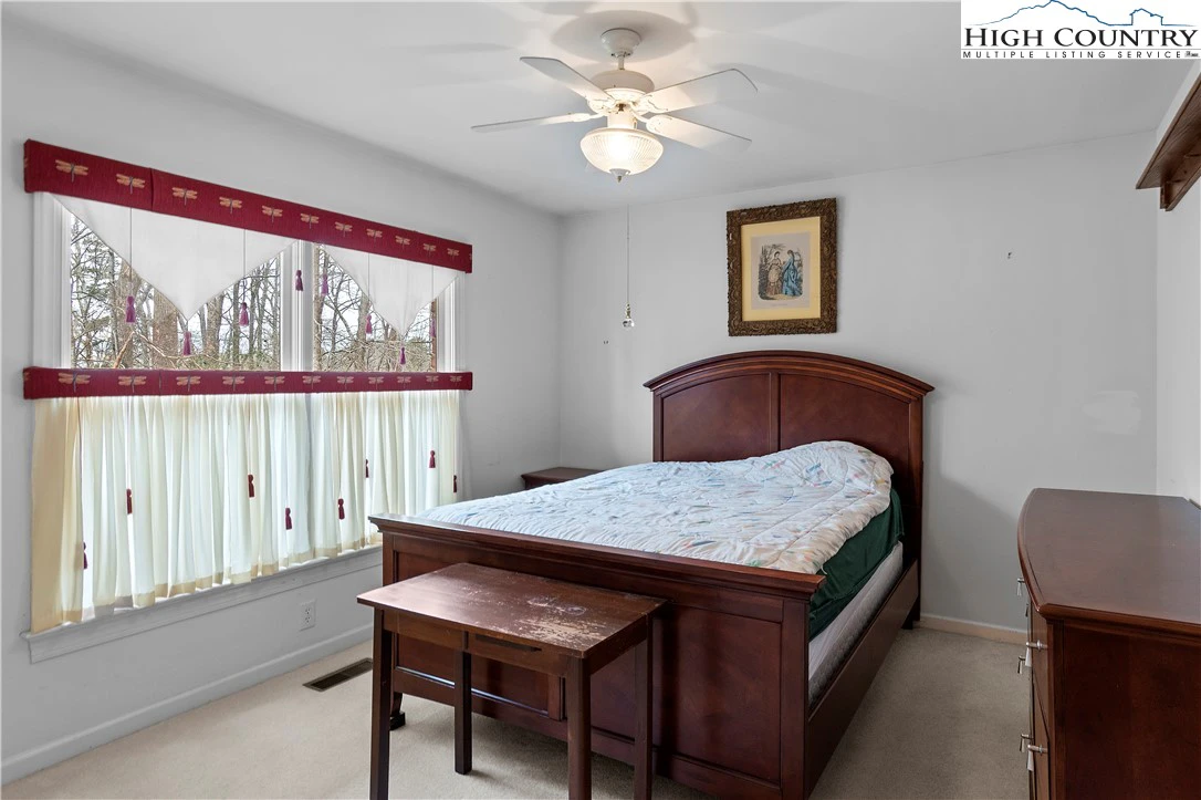 Image number 11 for the current listing