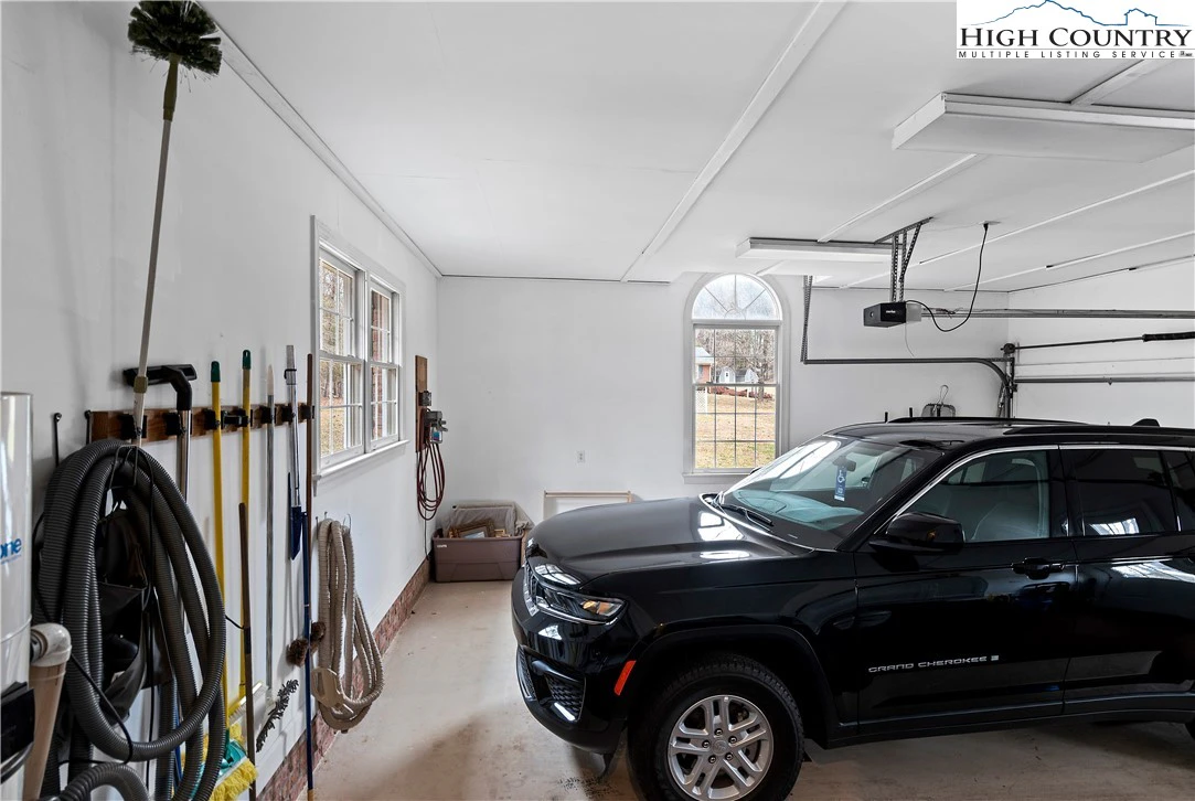 Image number 2 for the current listing