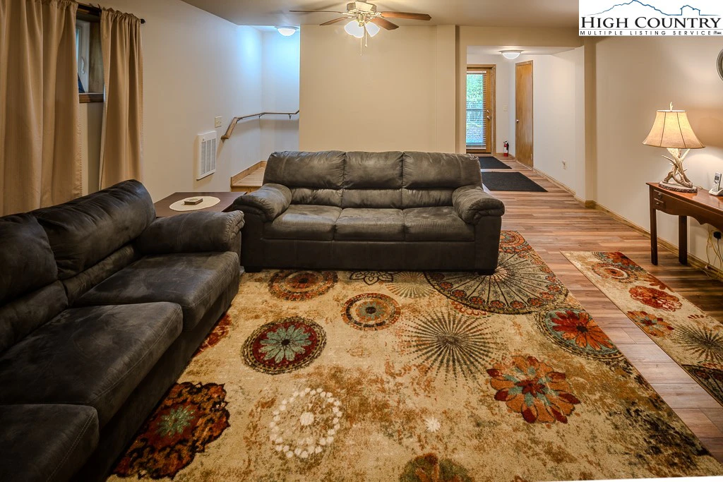 Image number 2 for the current listing