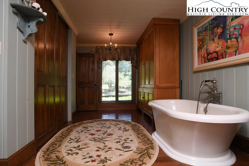 Image number 3 for the current listing